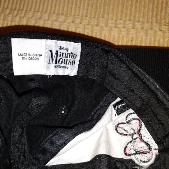 Minnie mouse hat - Picture 3 of 3